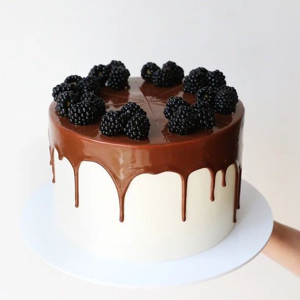 Шоколадный торт с ежевикой и ванилью, 2-2.1kg