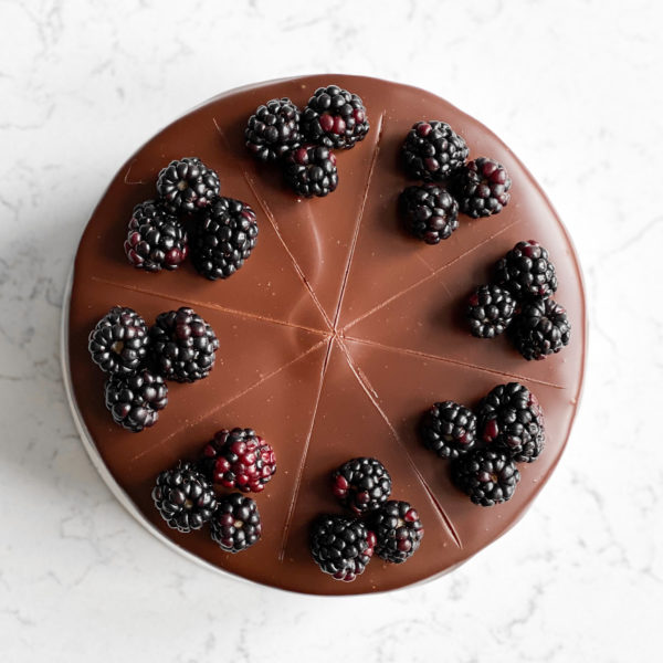 Шоколадный торт с ежевикой и ванилью, 1.6-1.8kg