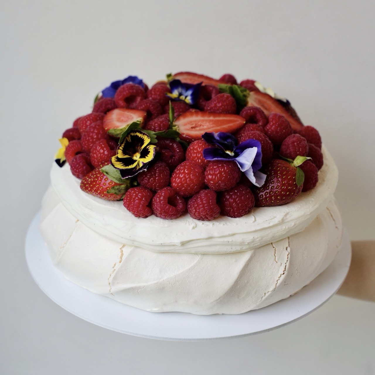 Торт Pavlova с цветами, 1kg