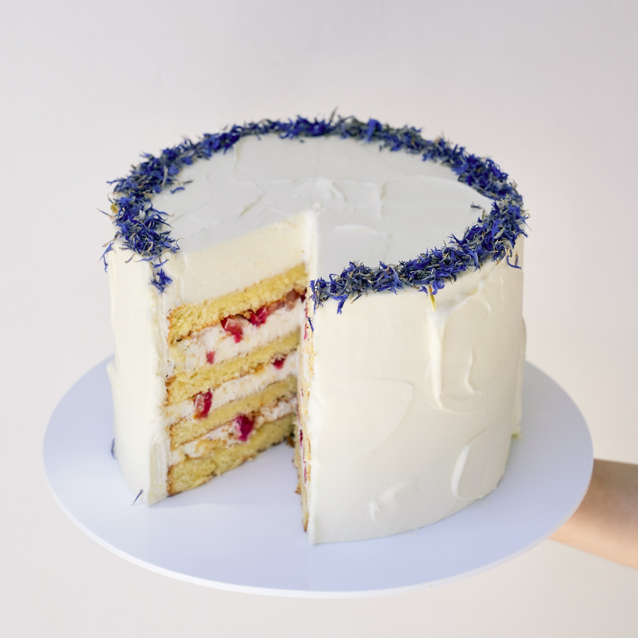 Ванильный торт с клубникой, 1.6-1.8kg