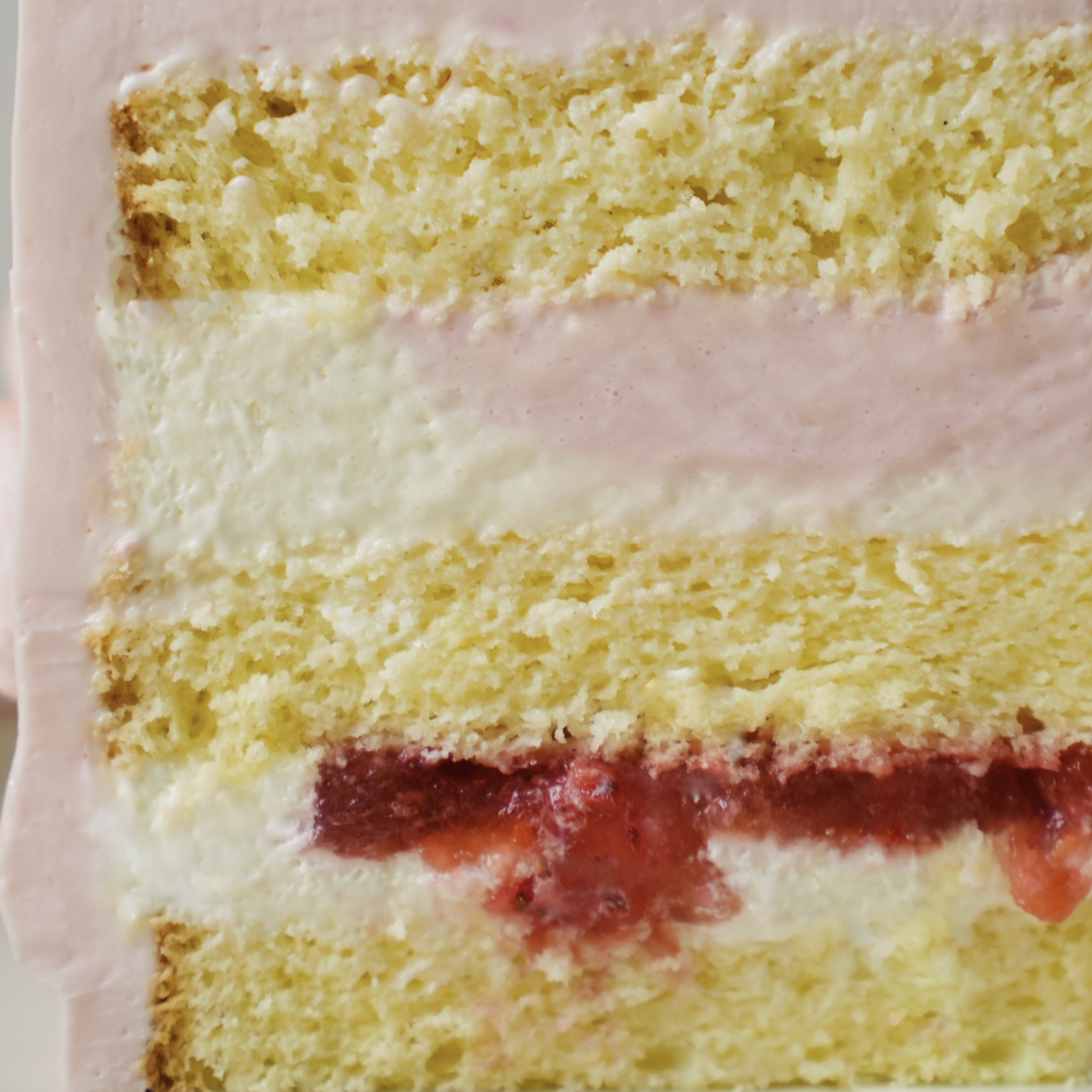 Ванильный торт с клубникой, 2-5 кг